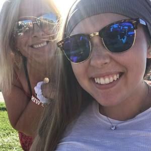 Meet your Posher, Tracia